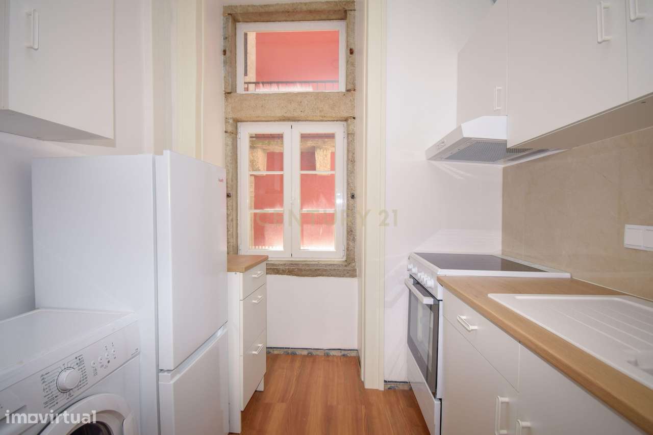 Apartamento T2 renovado na Rua dos Fanqueiros-14