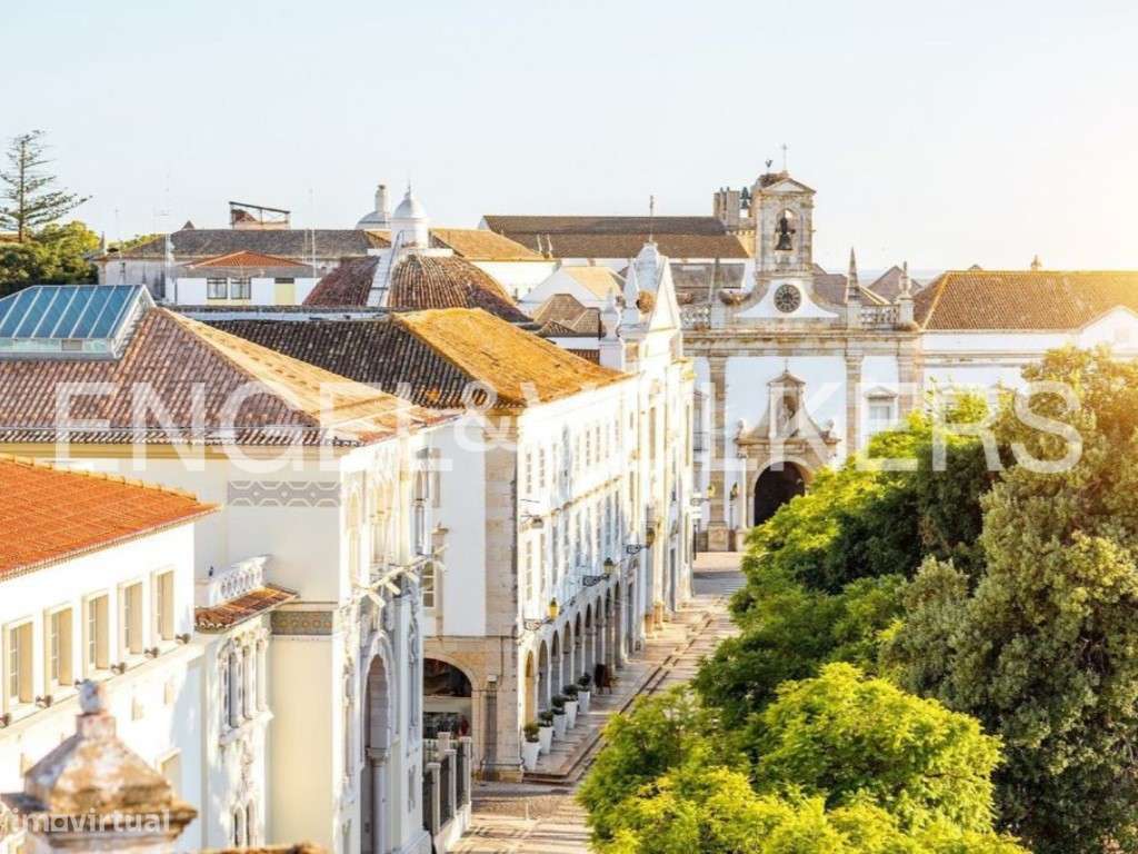 Andar de Moradia T3 Remodelado com Pátio em Faro-9
