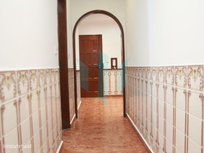 Apartamento T3 com Suite, Lareira e Áreas Amplas em Rio de Mouro-4