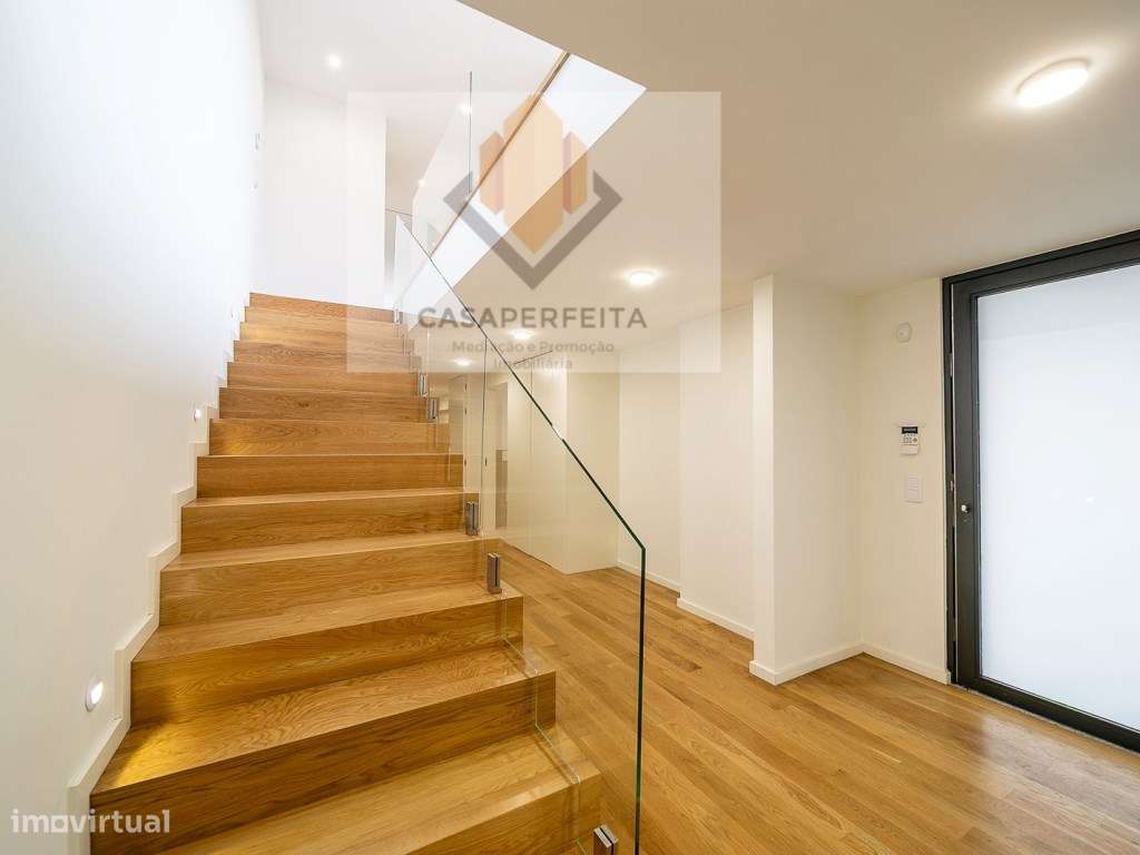 Luxuosa Moradia T4 a 150 metros da Praia - Madalena-8