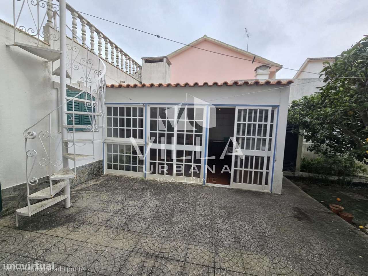 Moradia T4+1 em zona privilegiada nos Foros de Amora-11