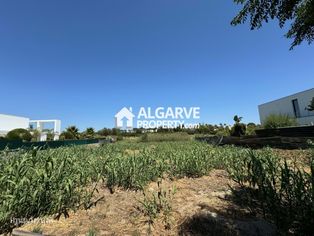 Lote de terreno junto ao Campo de Golfe do Millennium em Vilamoura, Al