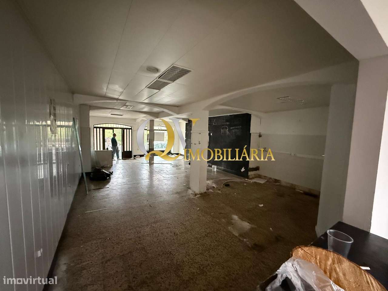 Excelente loja para venda sita no Cacém-0