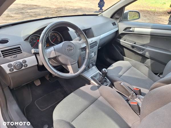 Opel Astra III 1.9 CDTI Cosmo - 23