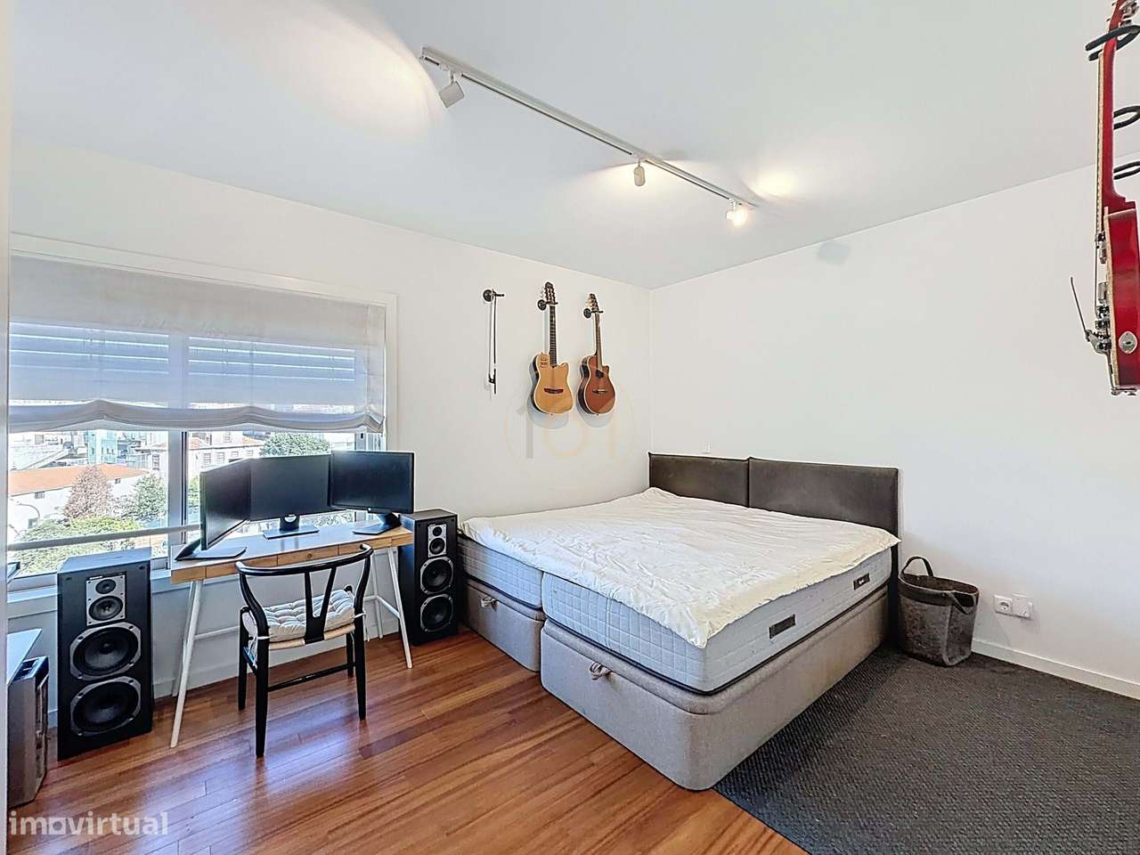 Apartamento T4 Duplex com Terraço e 4 Lugares de Garagem, com Possibil-33