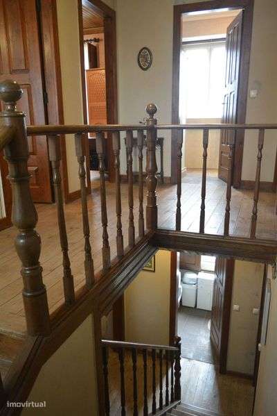 Casa de estilo rústico com excelente localização. Junto ao parque. - Grande imagem: 5/11