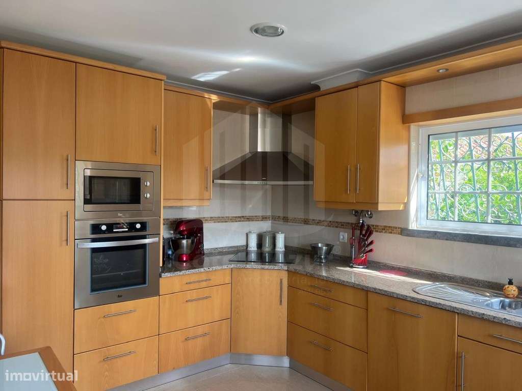 Moradia com 7 Assoalhadas , garagem e com terreno de 1.000 m2 zona ...-12