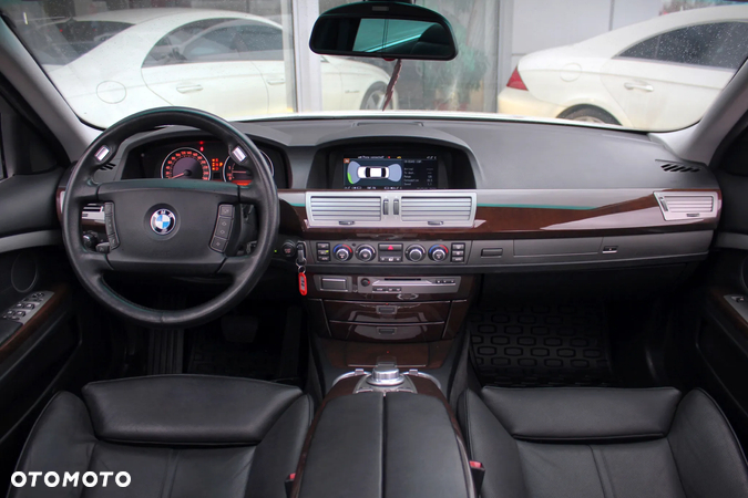 BMW Seria 7 750i L - 11