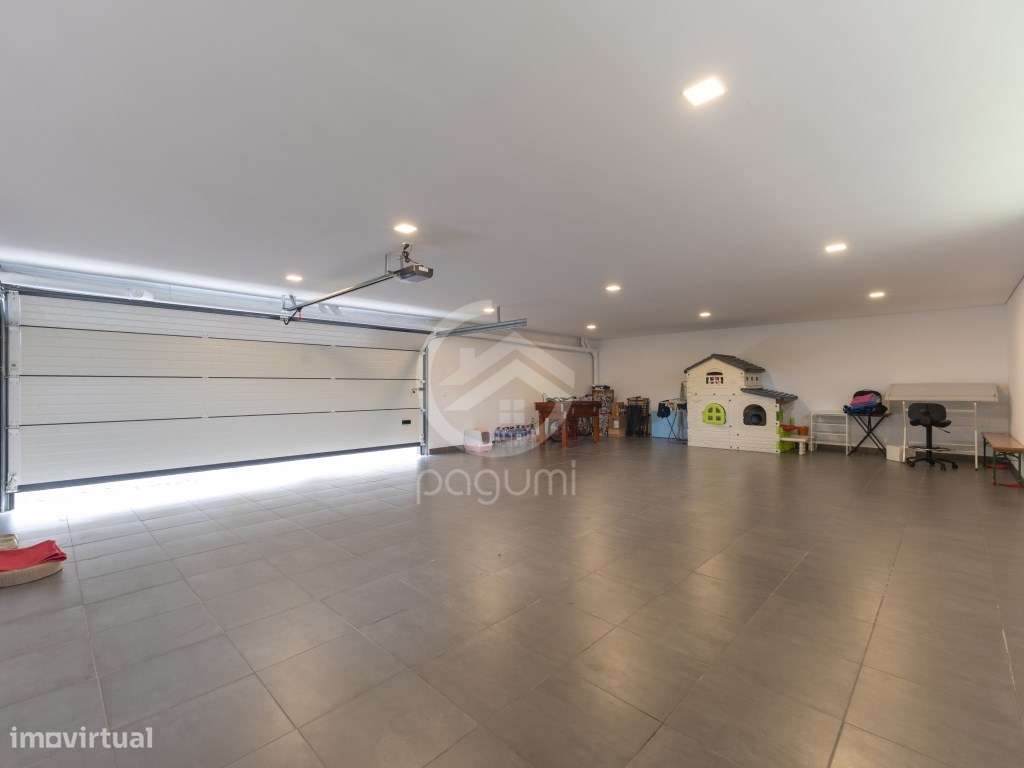 Moradia Contemporânea | 1.470 m² | A 1 Minuto da A4-47