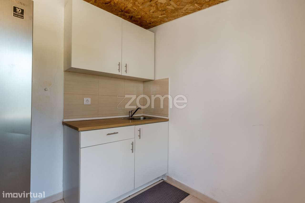 Apartamento T2 com logradouro e anexo.-20