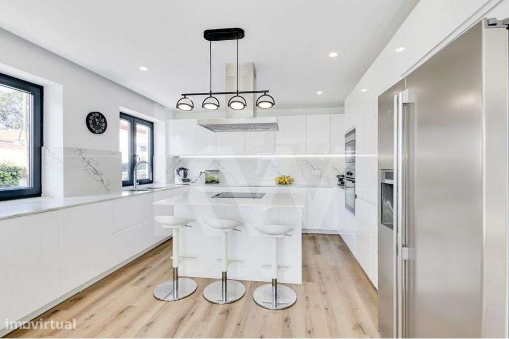 Deslumbrante moradia T5 em Albarraque com piscina e muito espaço de la - Grande imagem: 4/17