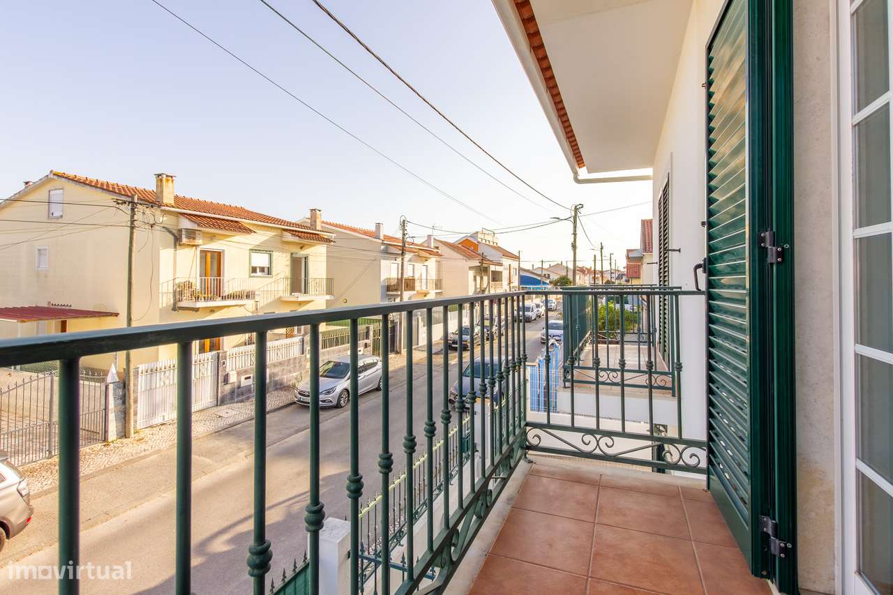 Quinta do Conde – Moradia Geminada de 4 assoalhadas c/ garagem-20