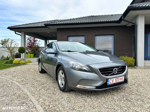 Volvo V40 D2 ECO Momentum - 1