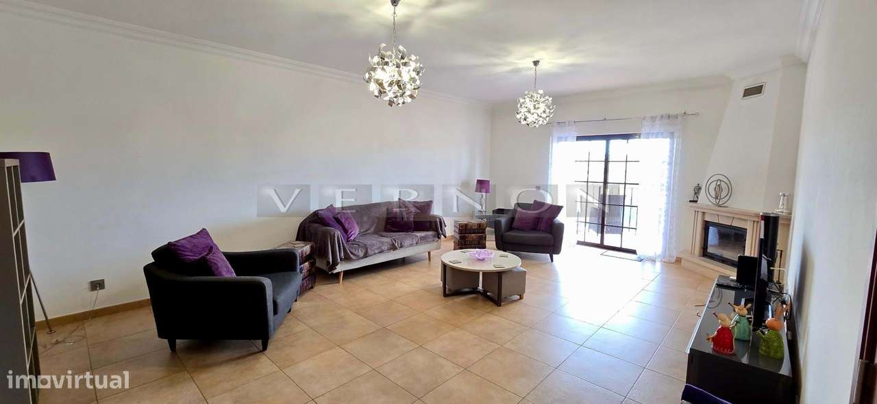 Moradia em Banda Duplex T2+2 com Piscina Privada e Garagem Dupla | Si-7