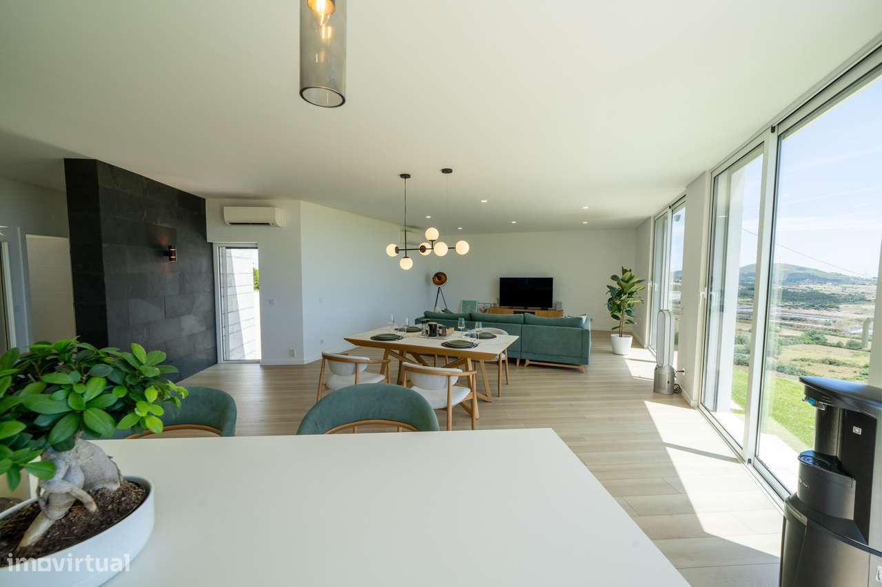 Moradia independente à venda na Estrada Velha da Avessada, 2665-18