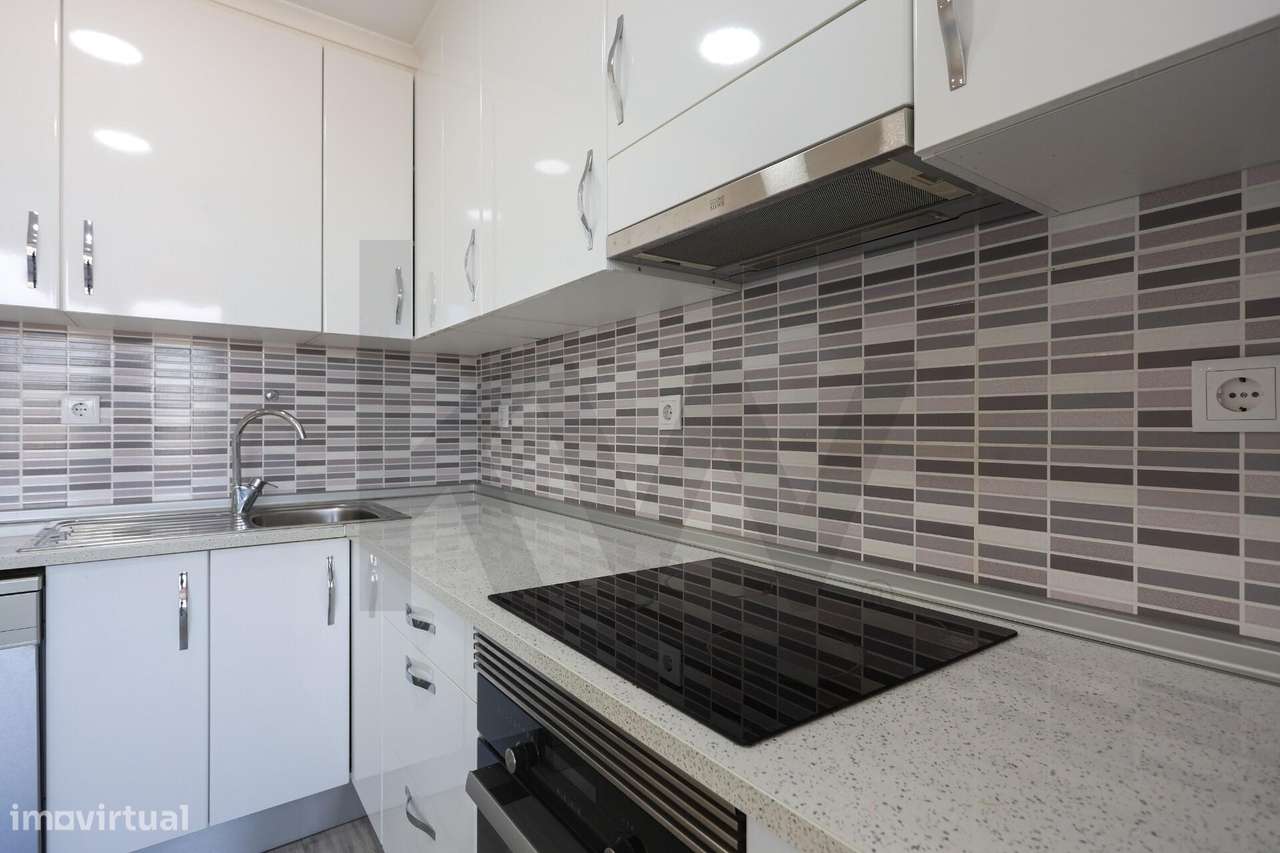 Apartamento T2 Remodelado em Santo António dos Cavaleiros - Grande imagem: 5/25