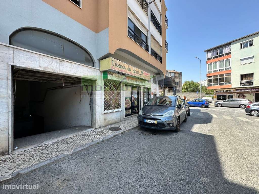 Garagem / Box no Centro de Mem Martins - Excelente Localização!-1