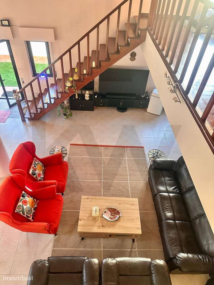 T4 no Último Piso com Terraço de 100m2 e Vista Panorâmica Deslumbrante-9