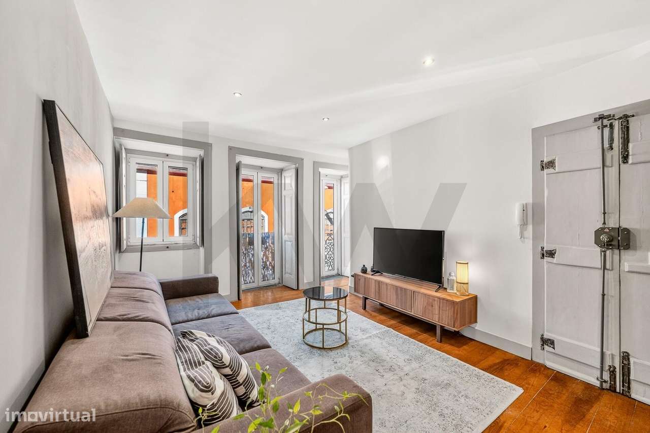 Espaçoso T1 remodelado com terraço exclusivo, em prédio histórico | Al - Grande imagem: 4/27