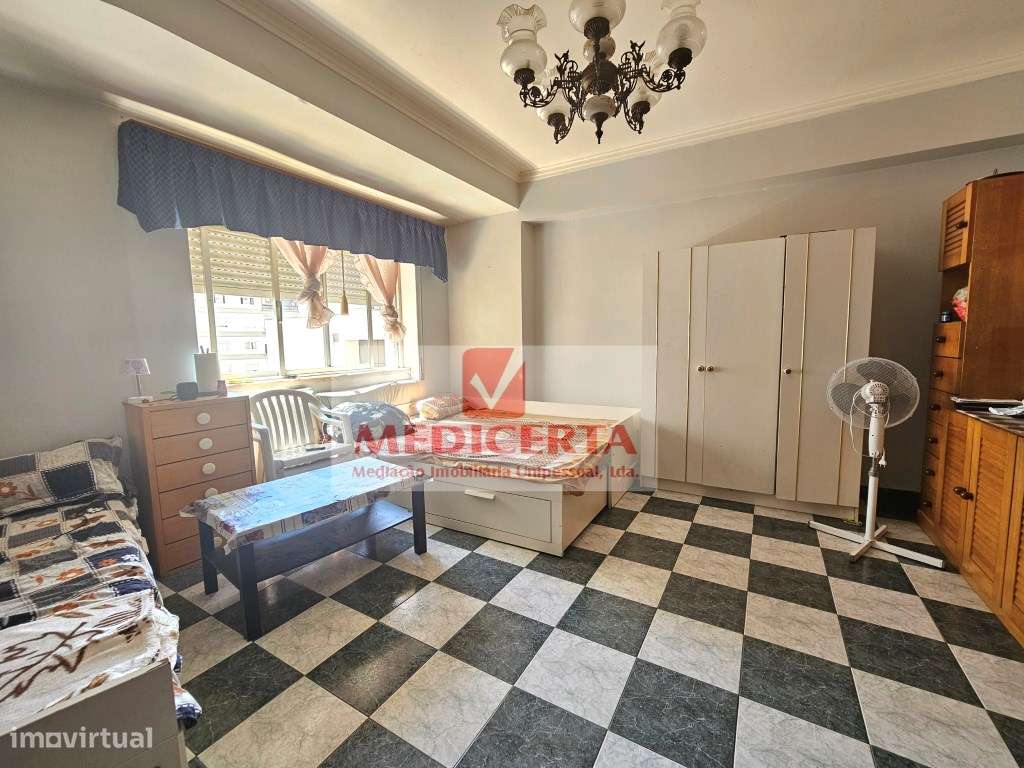 Agualva - Av. Bons Amigos - T2 (83m²)-5