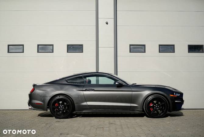 Ford Mustang Fastback 2.3 Eco Boost - 11