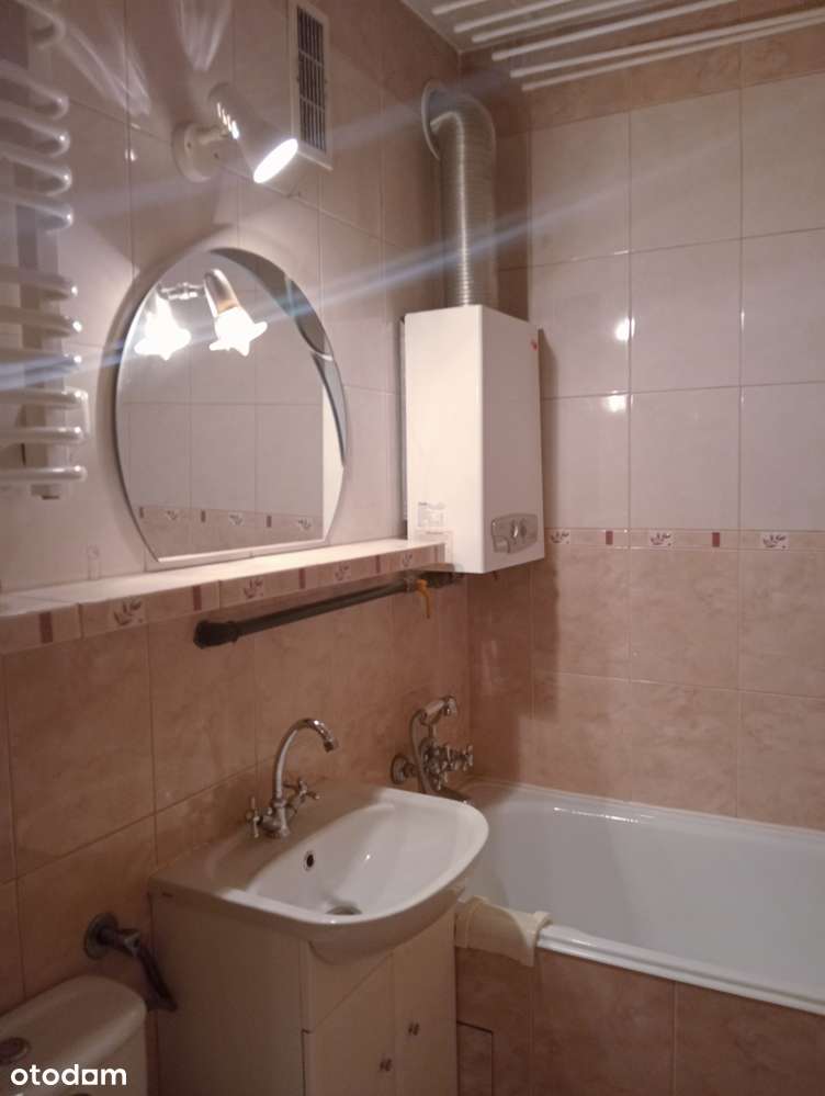 *Trzy pokoje na Sielcu* Zobacz* Warto-4