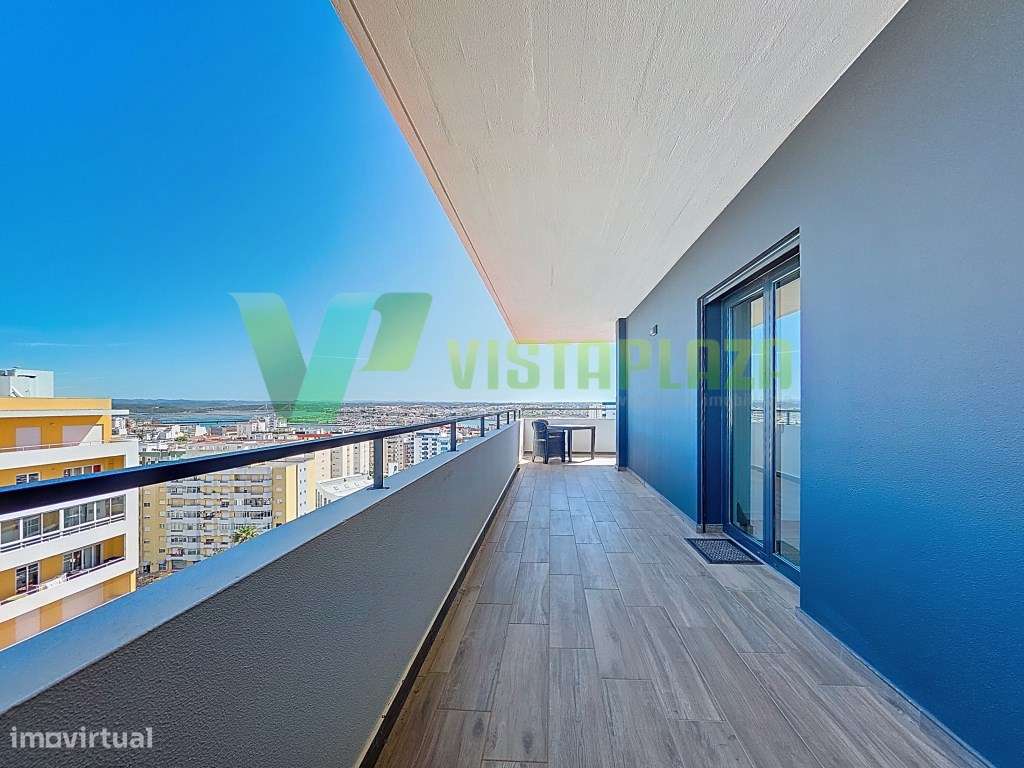 Apartamento Duplex com Terraço e Vista Panorâmica, piscina e garage...-40