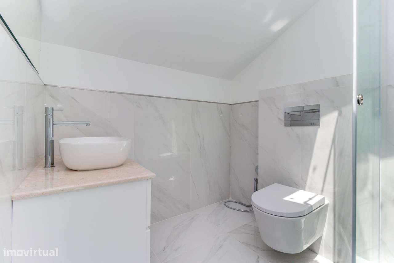 Apartamento T2 Duplex com 140m2, em Massamá-19
