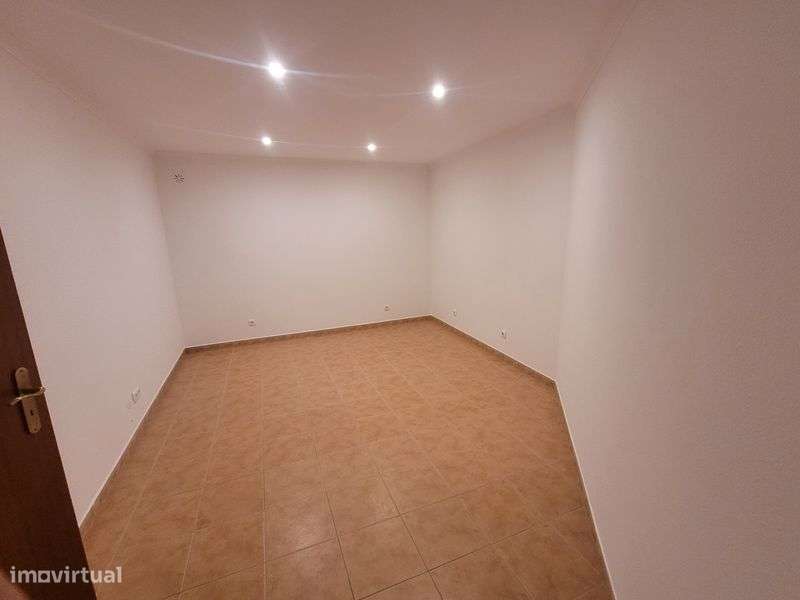 Arrenda se  T1 S.joao das lampas - Grande imagem: 5/9