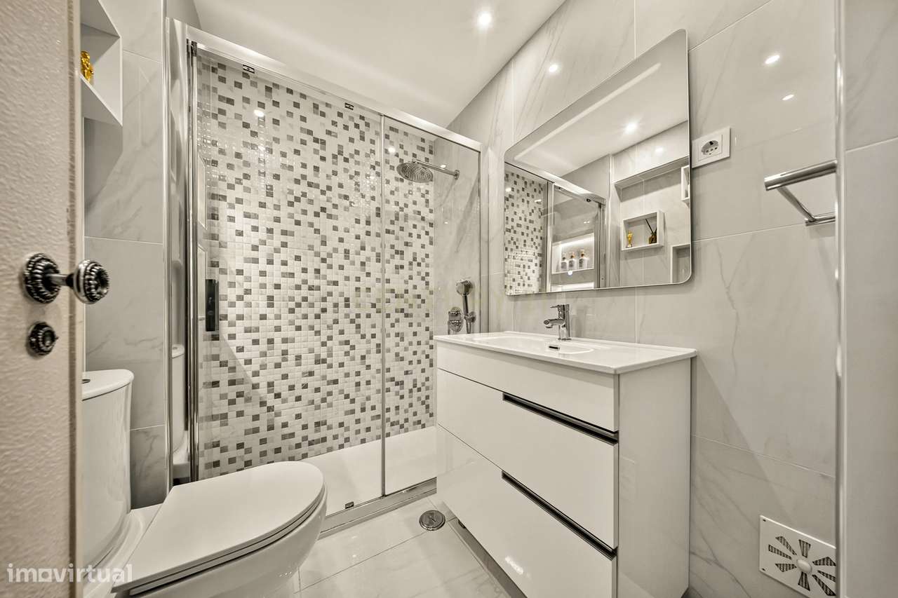 Apartamento T3 com Excelente Localização | Espaço | Luz | Centralidade-16