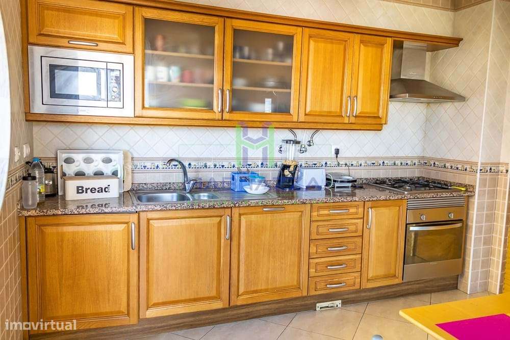 Apartamento T3 com piscina, lugar de garagem e arrecadação, no centro-6