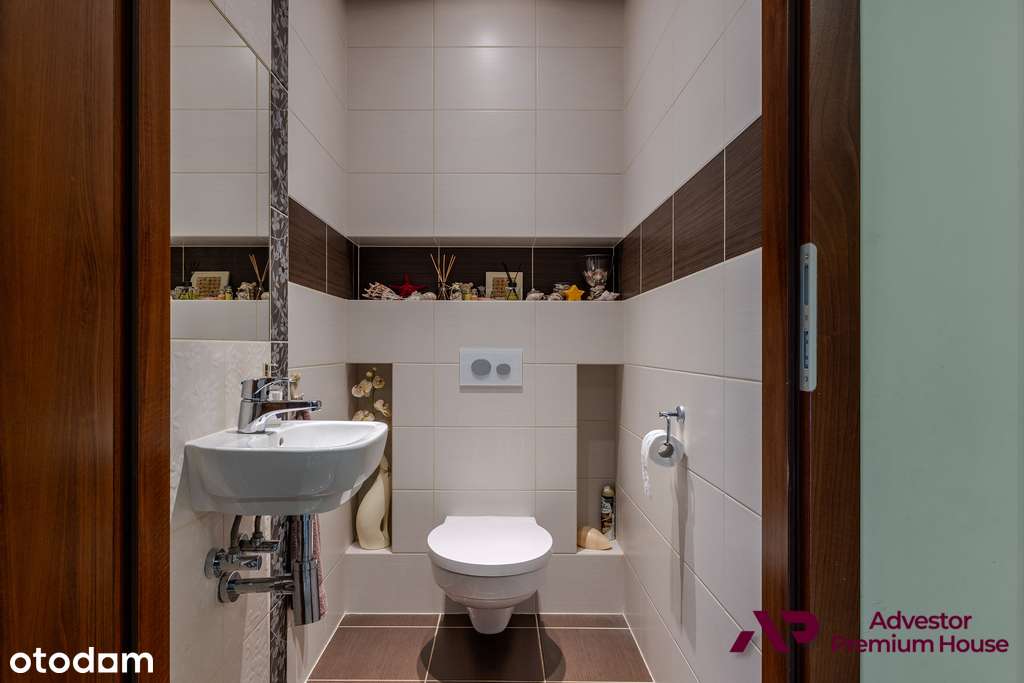 Parterowy dom z widokiem na las i zielonym ogrodem-17