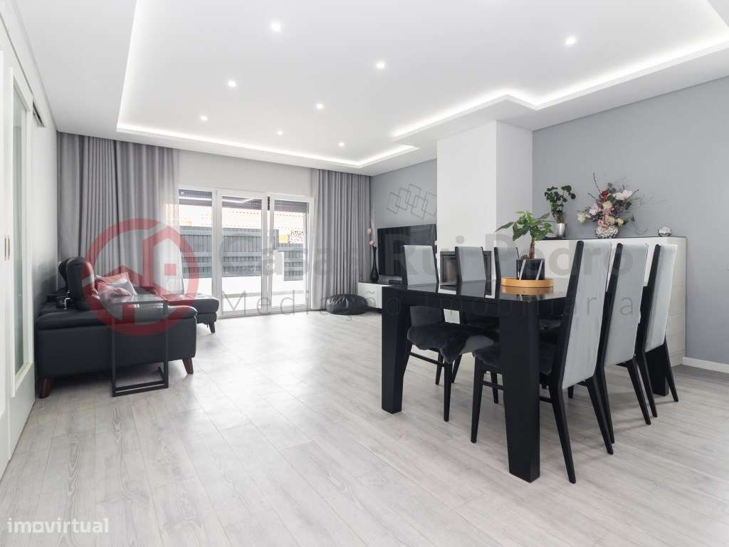 Moradia T3+2 Remodelada com garagem 740 m² de Terreno em St Antonio...-13