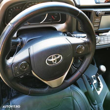 Toyota RAV4 - 10