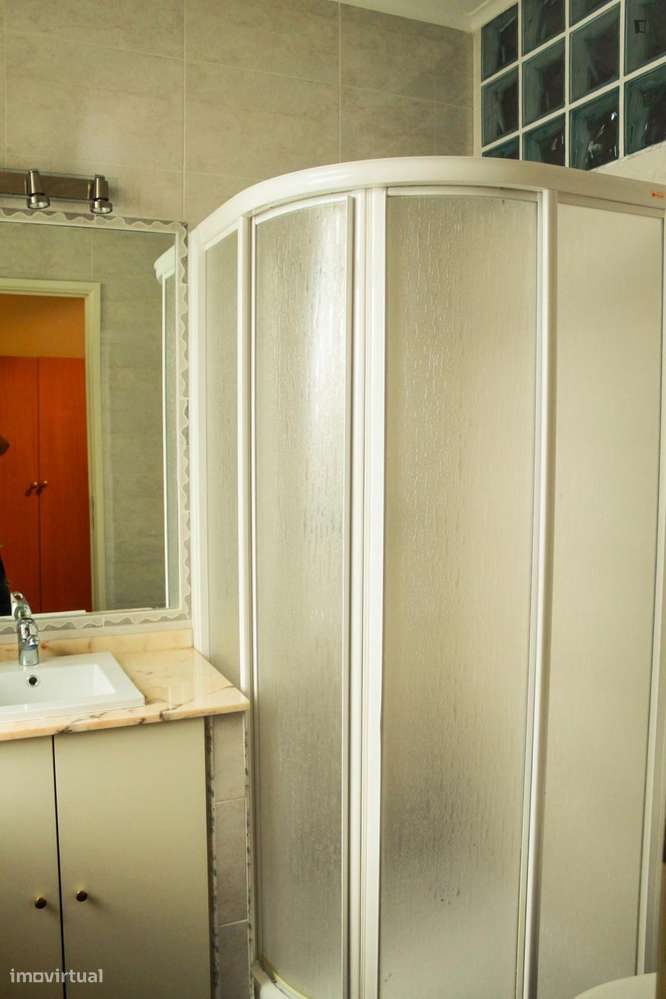 Quarto - localizado em Arroios Lisbon - Grande imagem: 2/10