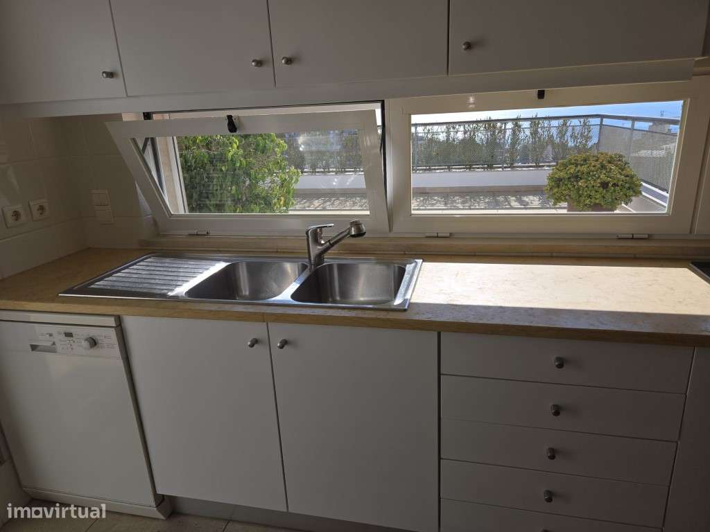 Moradia T5 com Terraço e Piscina-35