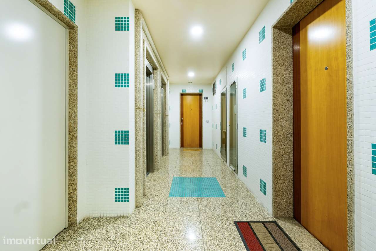 Apartamento t3 à venda na Rua Dom António Barroso, 268-24