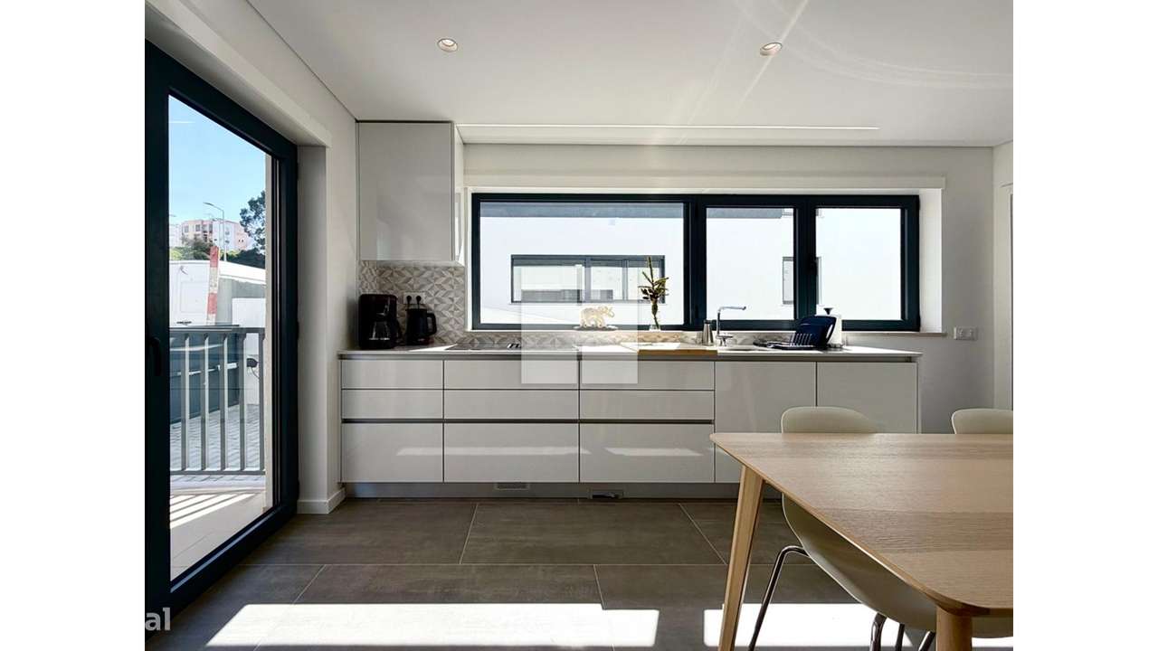 Moradia T4 Nova e Completa-13