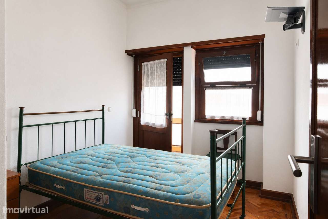 Moradia de Prestígio com T1 Independente, Terraço Panorâmico e Exce...-11