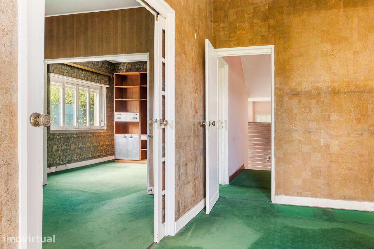 Moradia T5+ em lote de 814m2, para renovar, na Rua Cipriano Martins, A - Grande imagem: 4/44
