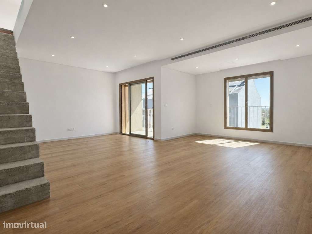 T3+Duplex | 2 Salas | 2 Terraços | 2 Varandas | Garagem Box 3 Viaturas - Grande imagem: 3/24