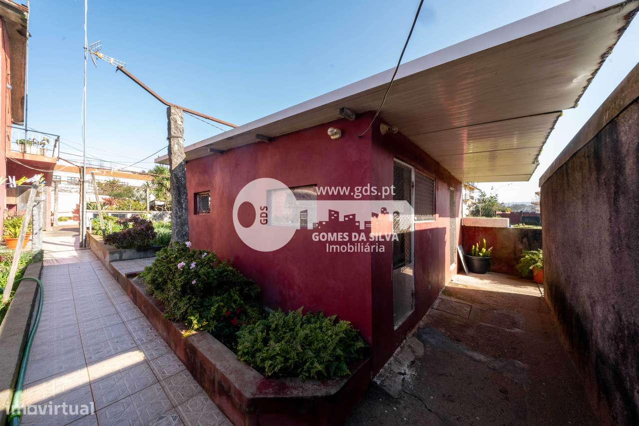 Prédio / Moradia com quatro habitações em Sequeira, Braga-6
