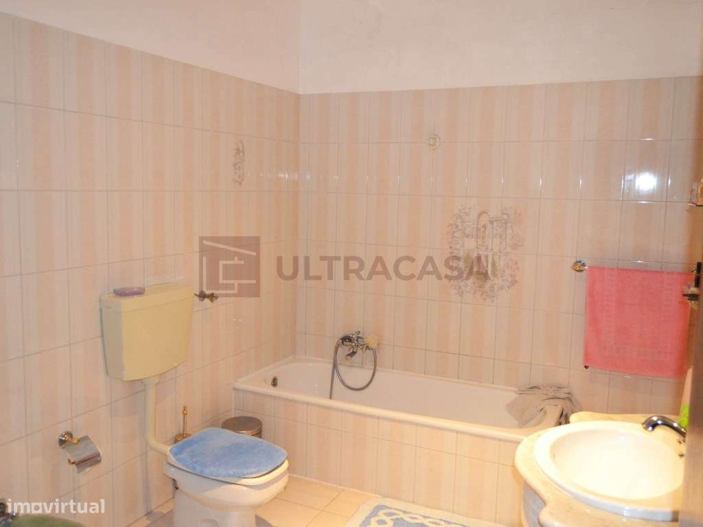 Vende-se excelente Moradia V7 com Jardim, Terraço e Garagem em Algu...-19