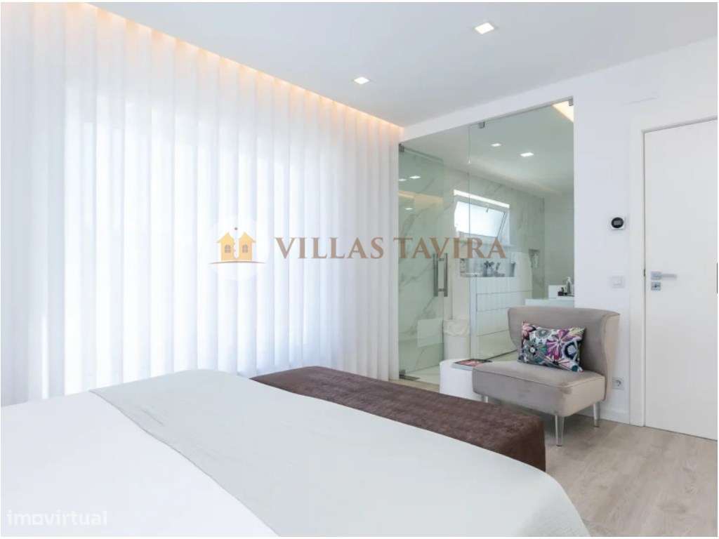 Moradia T3 de Luxo com Piscina, Vista Mar e Acabamentos Premium-36