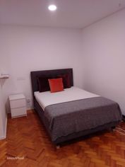 434580 - Quarto com cama de casal, com casa de...