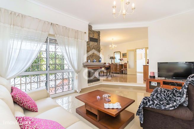Moradia Isolada T8 em terreno de 1000 m2 em Belverde-19