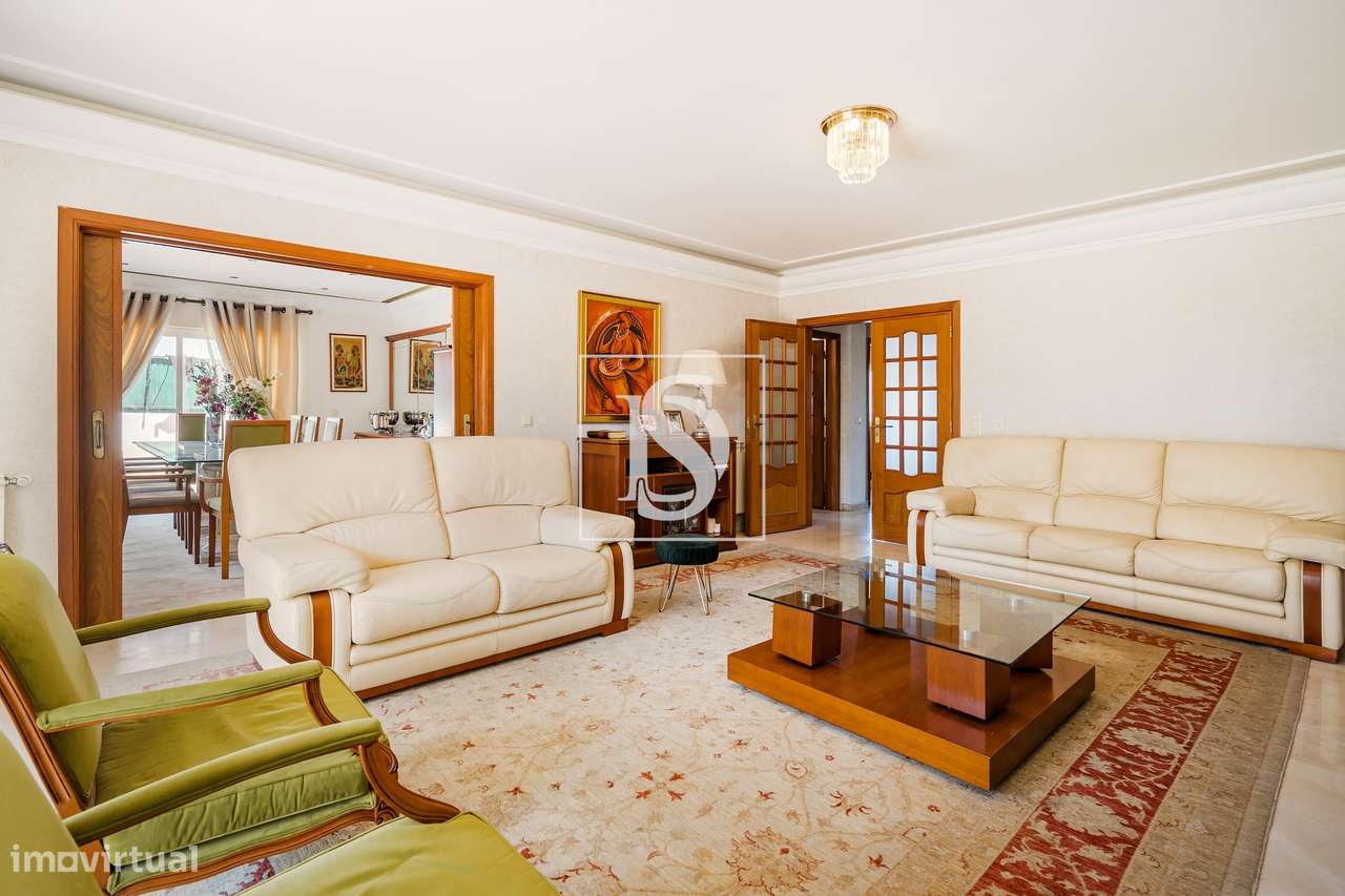 Moradia T5 em Manique de Cima com 3 Pisos-6