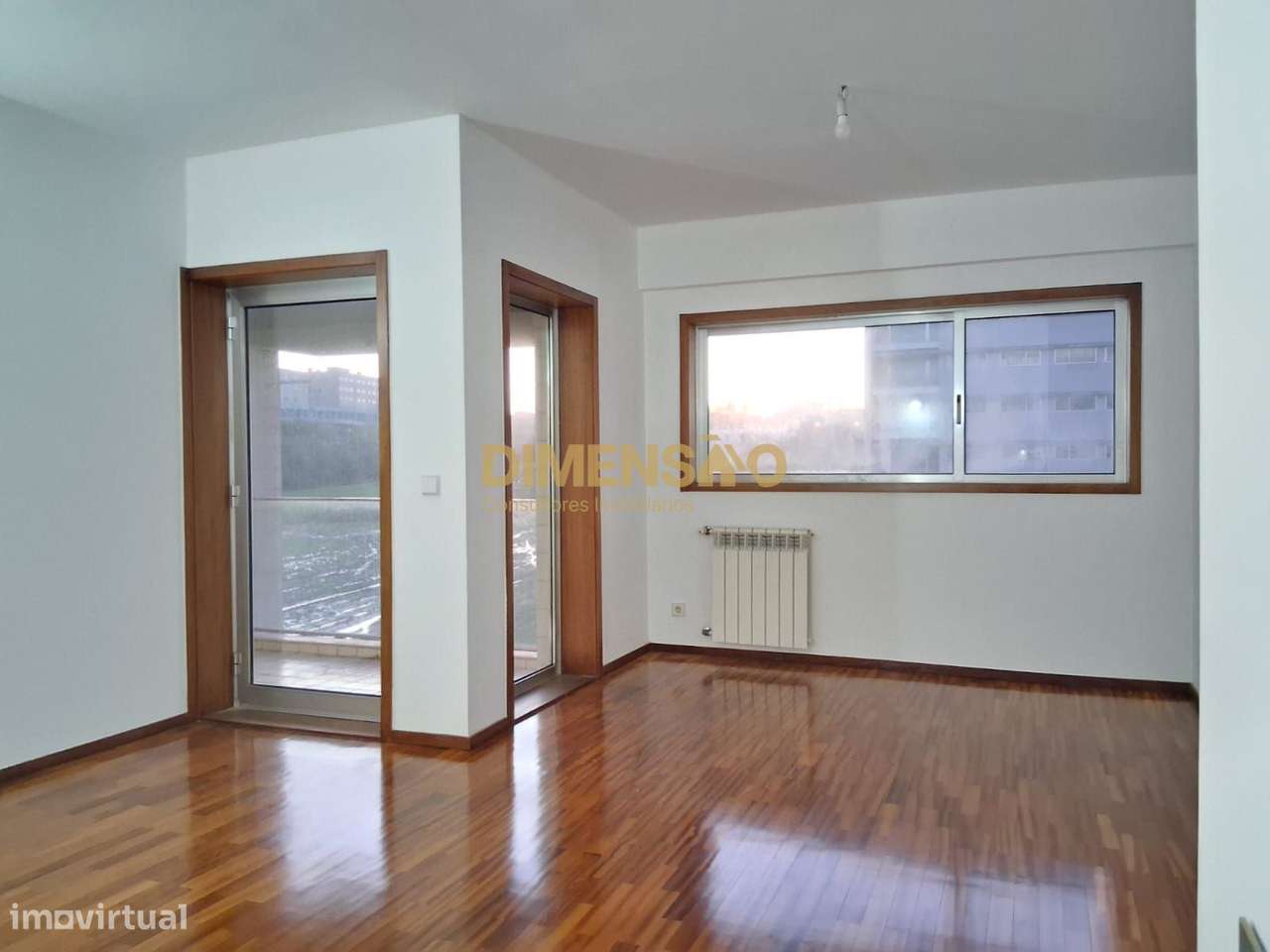 T1 renovado com duas frentes e garagem | Vermoim, Maia Ref DCI153A-7