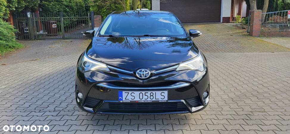 Toyota Avensis 1.8 Premium - 11