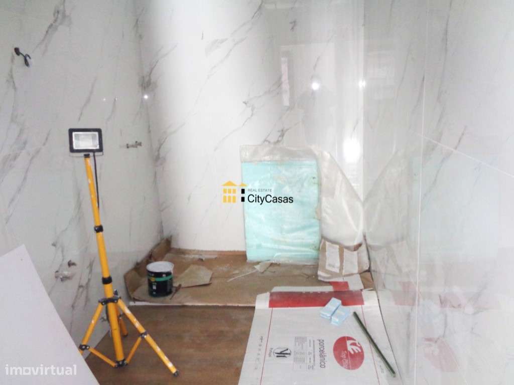 Andar Moradia T2 Renovado em Valbom - Grande imagem: 5/15